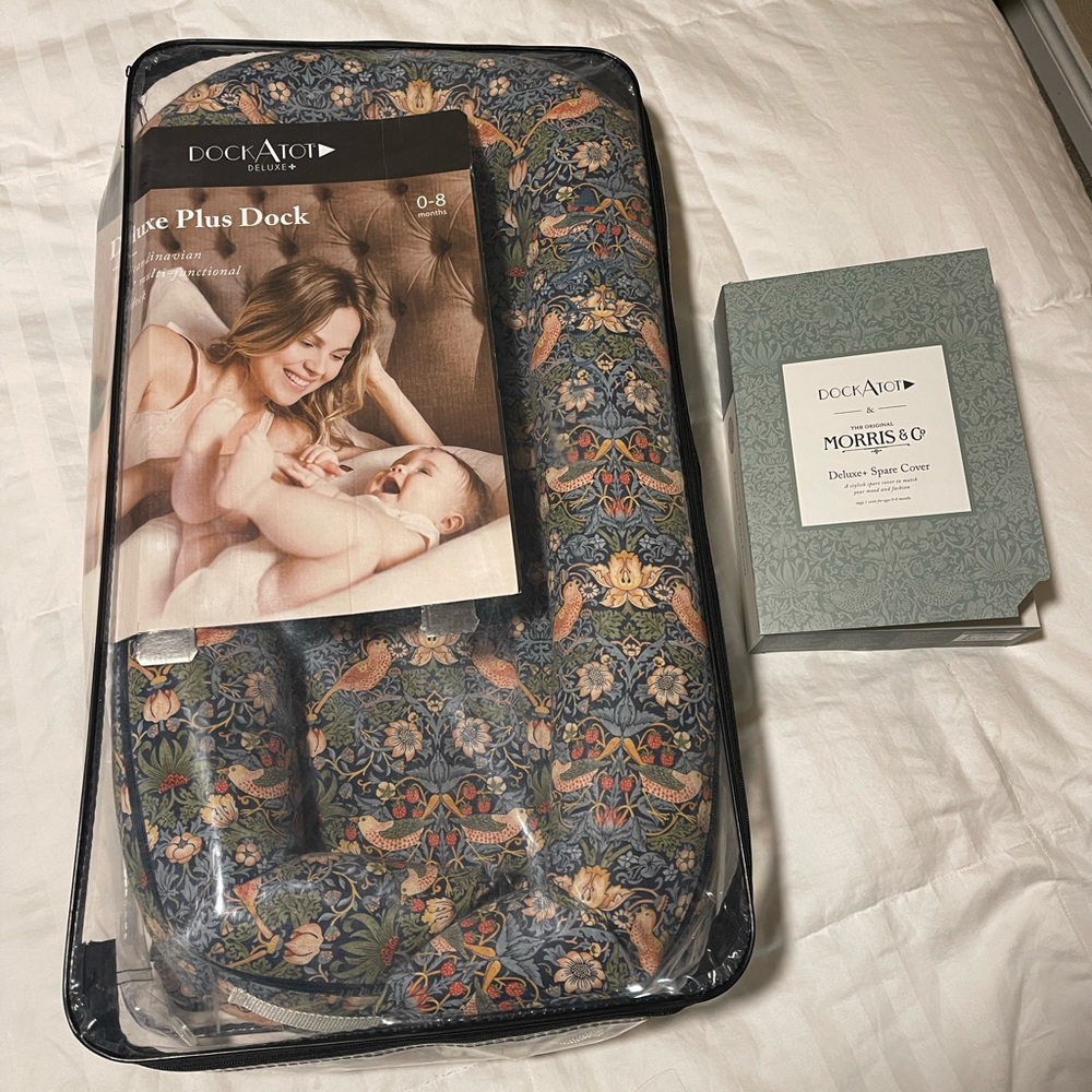 ✨Dock a Tot Deluxe Plus w/2 Covers✨